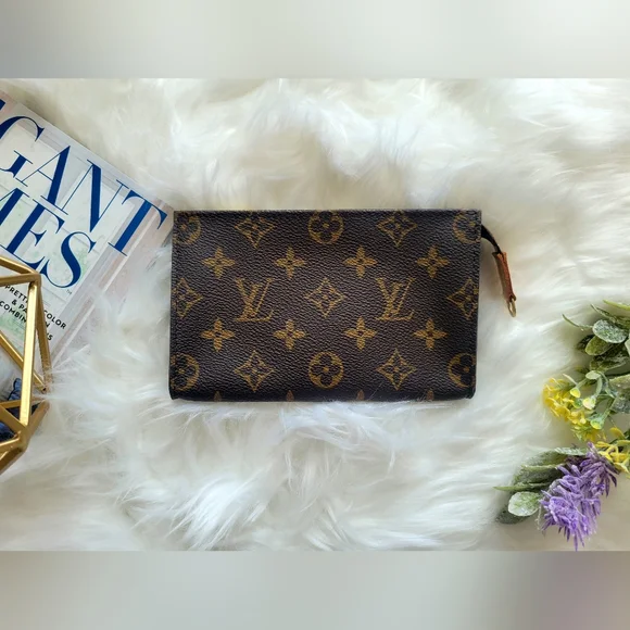 SOLD Louis Vuitton Bucket PM Pouch - Picture 1 of 10